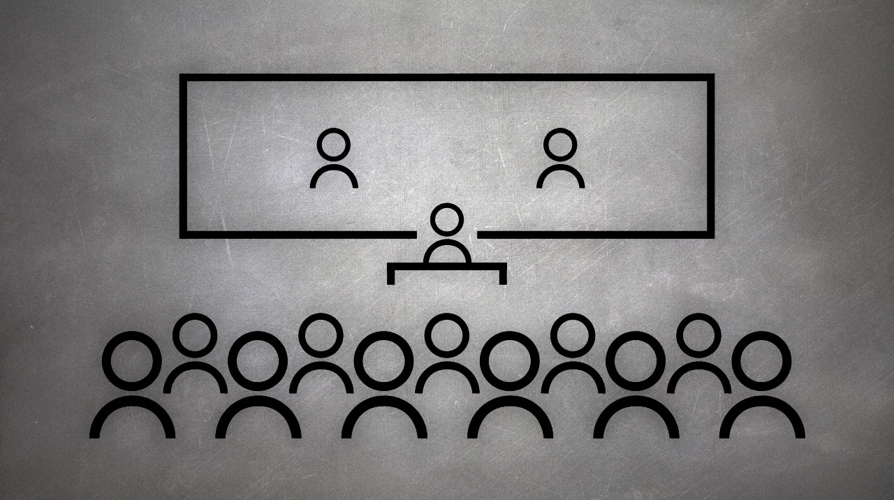 Image schématique d'un groupe d'individus devant un individu enseignant à un pupitre, lui-même devant un tableau où sont dessinés deux individus